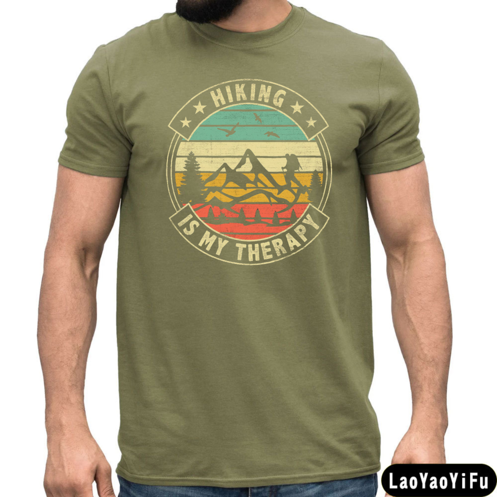 Camiseta Masculina 'Hiking Is  - Outdoor Adventure Therapy avaliação e preço